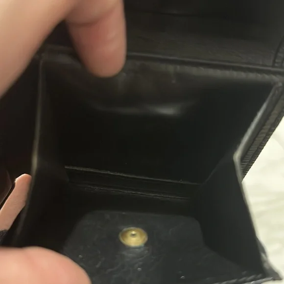 Louis Vuitton Black Epi Bifold Wallet - Picture 7 of 7